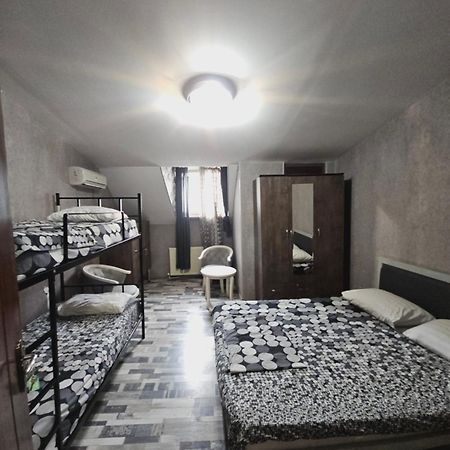 Kiev Hostel Тбилиси Екстериор снимка