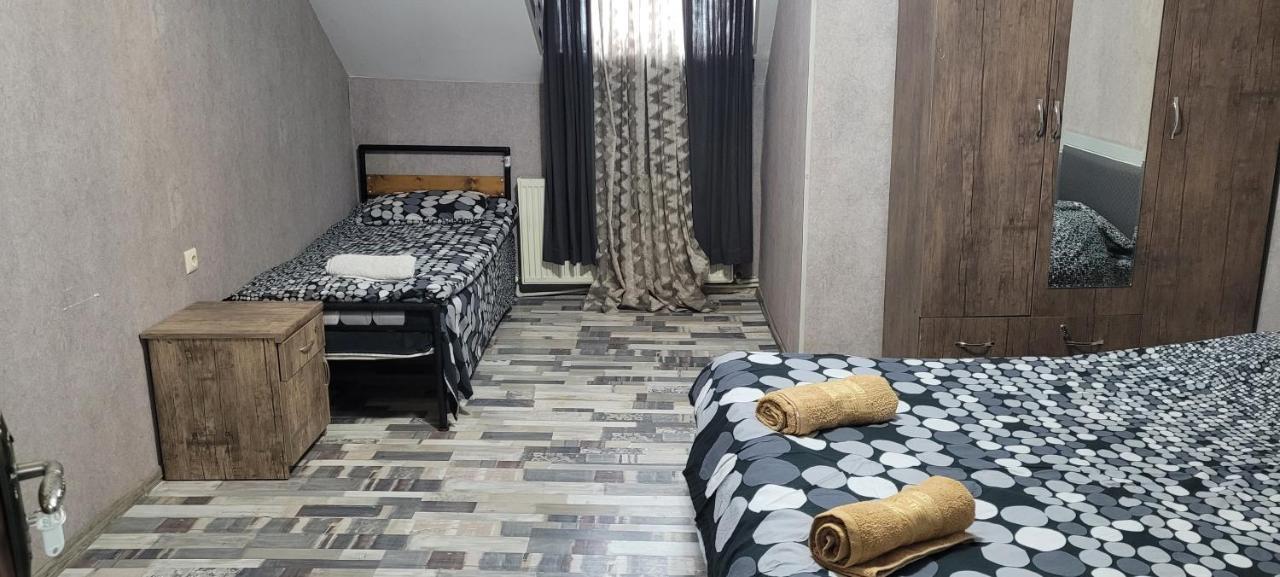 Kiev Hostel Тбилиси Екстериор снимка