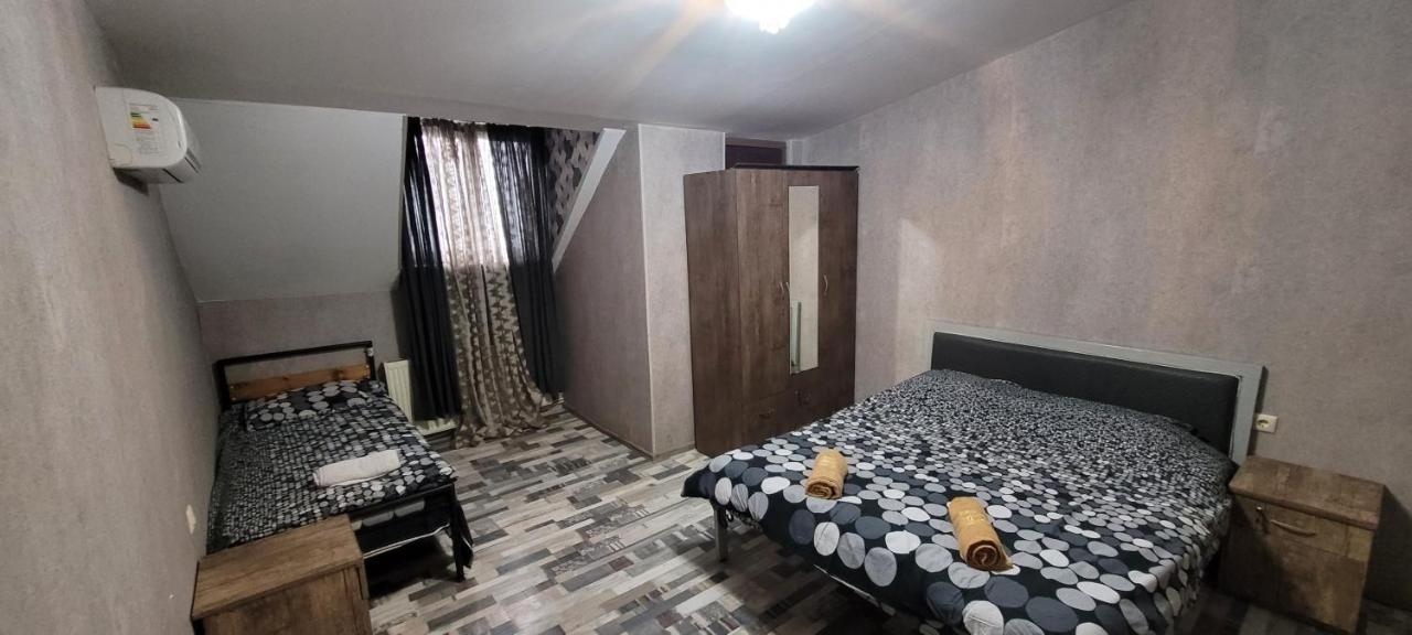 Kiev Hostel Тбилиси Екстериор снимка