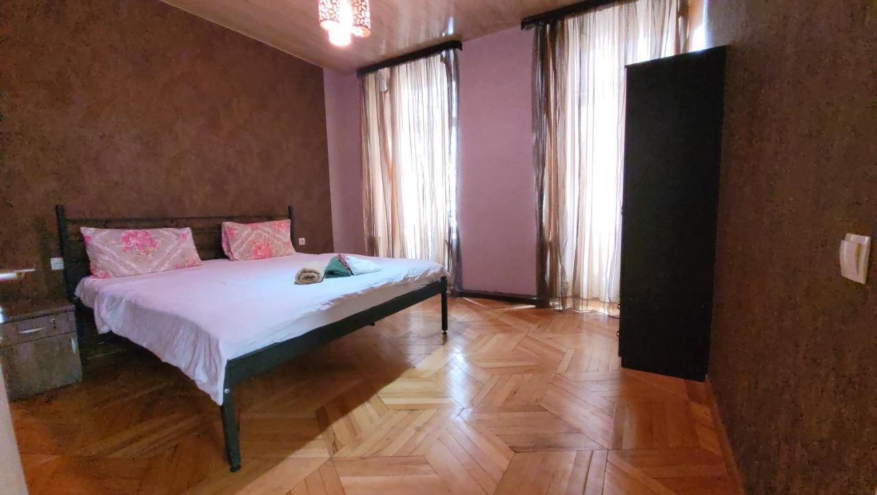 Kiev Hostel Тбилиси Екстериор снимка