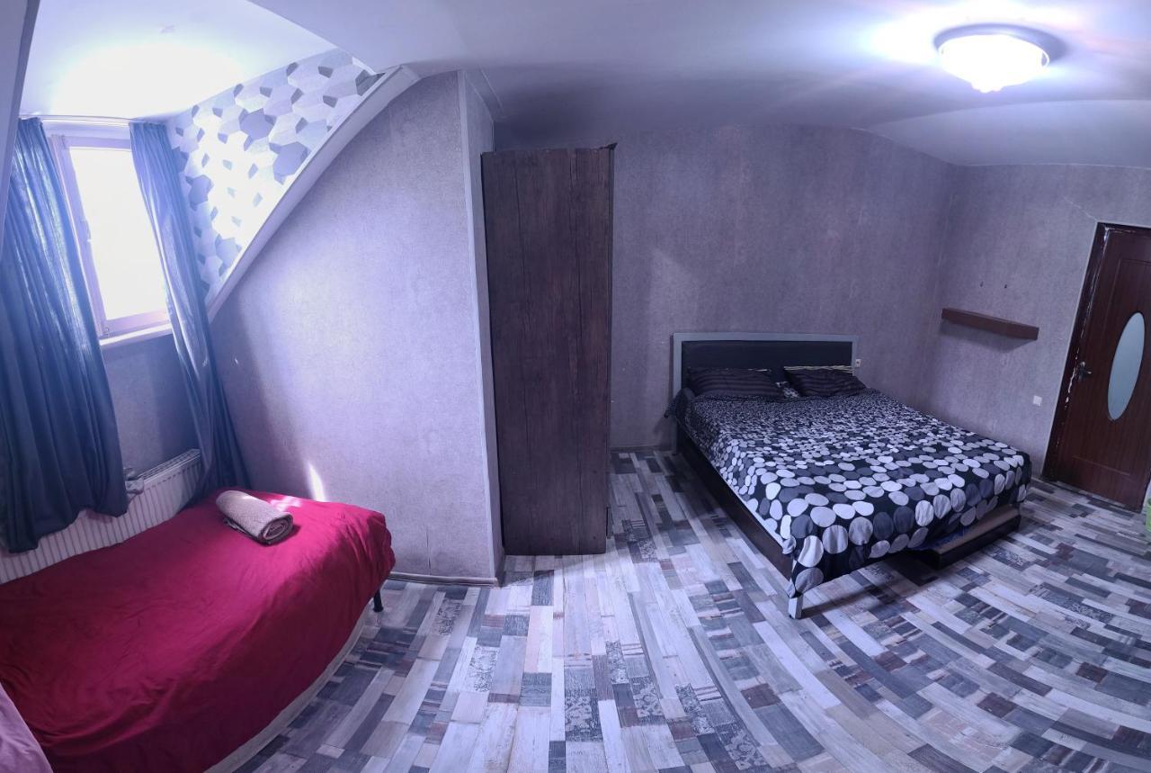 Kiev Hostel Тбилиси Екстериор снимка