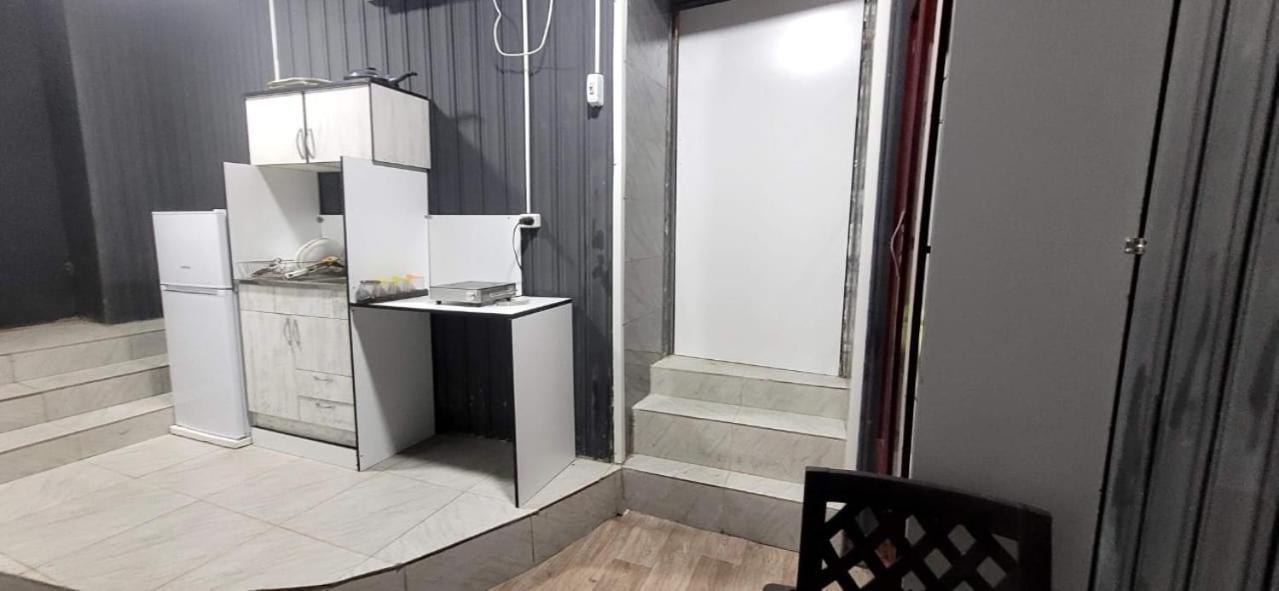 Kiev Hostel Тбилиси Екстериор снимка