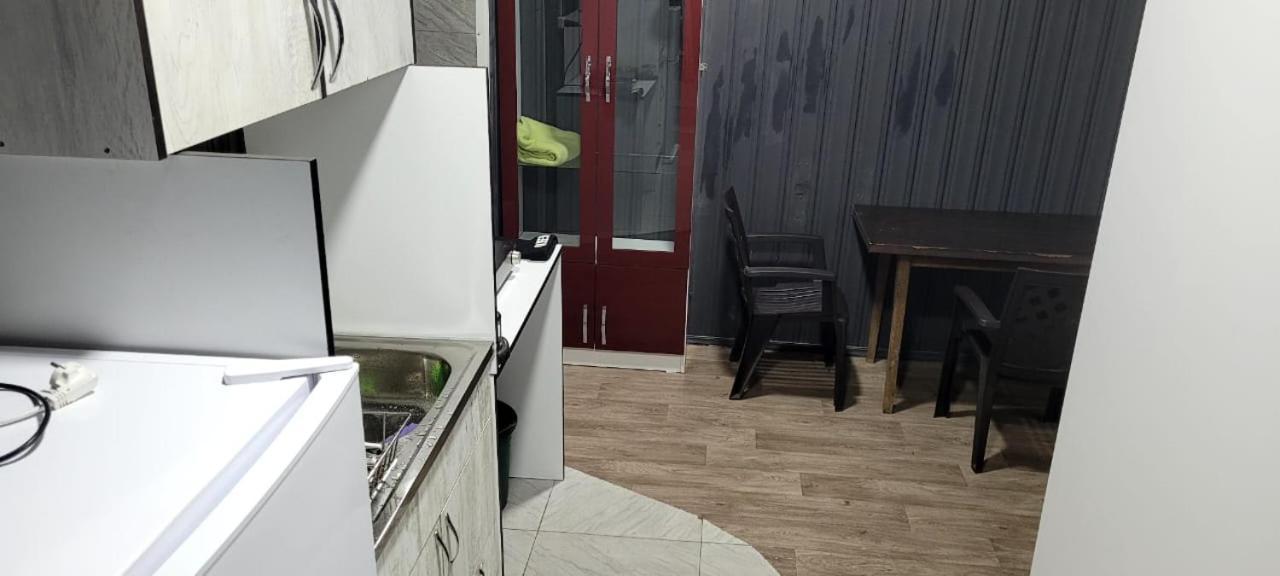 Kiev Hostel Тбилиси Екстериор снимка