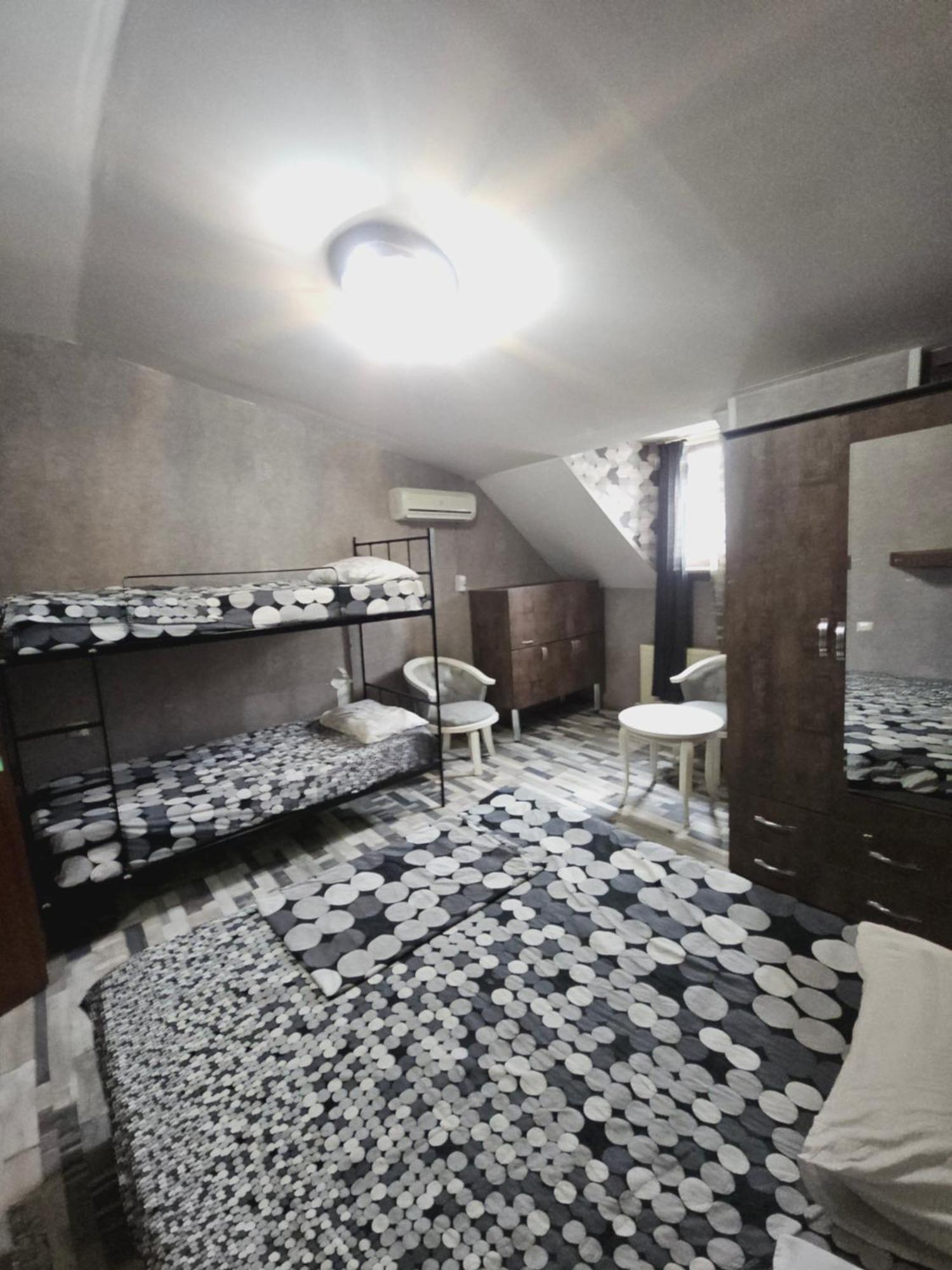 Kiev Hostel Тбилиси Екстериор снимка