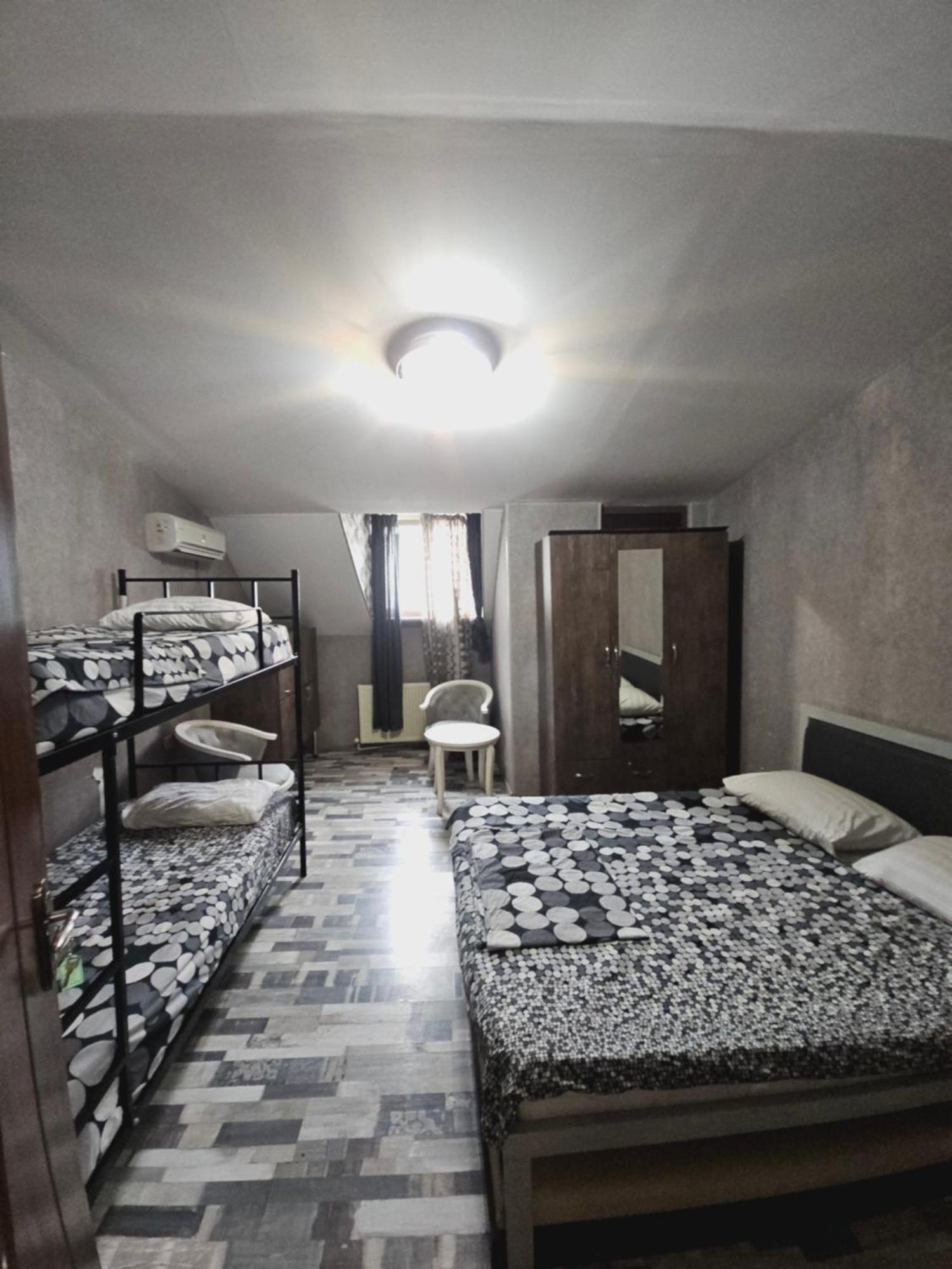 Kiev Hostel Тбилиси Екстериор снимка